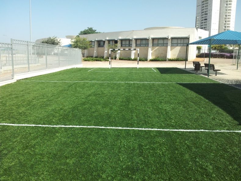 דשא סינטטי למגרשי כדורגל מקצועיים, תכונות ועמידות