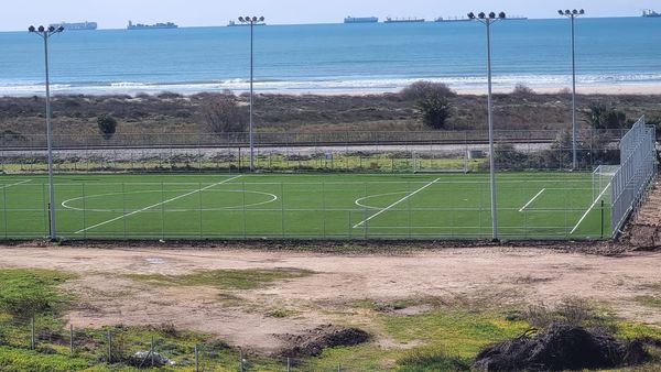 מגרשים שמשחקים חכם: למה דשא סינטטי זה העתיד של הספורט